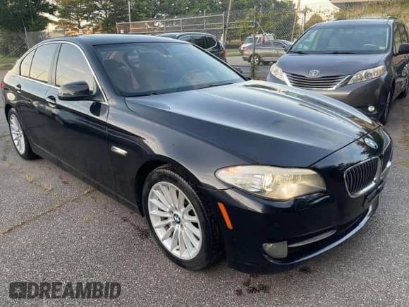 2013 BMW 5 Series 535i xDrive с VIN WBAFU7C56DDU66560, выставлен на аукционе Copart как лот 77713474 с пробегом 109 405 миль миль и Чистый • Clean title. История ставок и продаж доступна на DreamBid. Изображение 1.