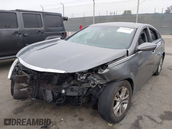 2013 Hyundai Sonata GLS с VIN 5NPEB4AC7DH746180, выставлен на аукционе IAAI как лот 43407000 с пробегом 170 931 миль миль и . История ставок и продаж доступна на DreamBid. Изображение 2.