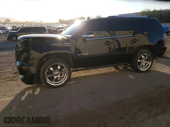 2014 Cadillac Escalade Premium с VIN 1GYS3CEF4ER241846, выставлен на аукционе Copart как лот 74094854 с пробегом 85 828 миль миль и Списание • Salvage title. История ставок и продаж доступна на DreamBid. Изображение 1.