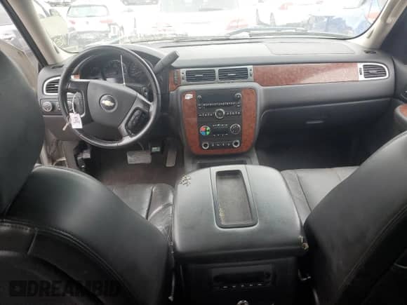 2007 Chevrolet Silverado 1500 LTZ z VIN 3GCEK13M17G551970, wystawiony jako Copart lot #80522755 z przebiegiem Nie podano mil oraz Czysty tytuł • Clean title. Historia ofert i sprzedaży dostępna na DreamBid. Obrazek 8.