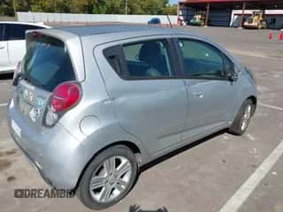 2015 Chevrolet Spark LT z VIN KL8CD6S95FC812166, wystawiony jako IAAI lot #43437842 z przebiegiem Nie podano mil oraz . Historia ofert i sprzedaży dostępna na DreamBid. Obrazek 4.