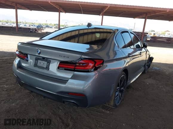 2023 BMW 5 Series 540i z VIN WBA53BJ00PWY07033, wystawiony jako IAAI lot #42421152 z przebiegiem 4 931 mil mil oraz . Historia ofert i sprzedaży dostępna na DreamBid. Obrazek 4.