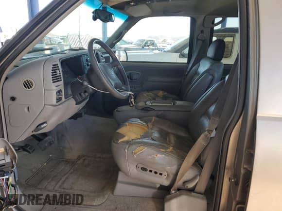 2000 Chevrolet Silverado 3500 z VIN 1GCGC33R1YF502364, wystawiony jako Copart lot #48556275 z przebiegiem 148 142 mil mil oraz Czysty tytuł • Clean title. Historia ofert i sprzedaży dostępna na DreamBid. Obrazek 7.