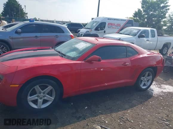 2010 Chevrolet Camaro LS z VIN 2G1FE1EV3A9160377, wystawiony jako IAAI lot #42830095 z przebiegiem 178 206 mil mil oraz . Historia ofert i sprzedaży dostępna na DreamBid. Obrazek 13.