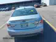 2013 Hyundai Sonata z VIN KMHEC4A49DA088113, wystawiony jako IAAI lot #42786092 z przebiegiem 126 225 mil mil oraz . Historia ofert i sprzedaży dostępna na DreamBid. Obrazek 17.