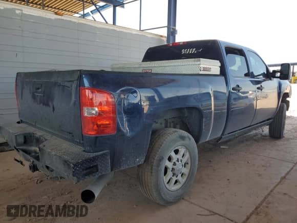 2011 Chevrolet Silverado 3500HD SRW LT with VIN 1GC4K0C84BF207164, listed as a Copart auction lot 68499365 with 220,687 mi miles and Salvage title. Bid and sale history available at DreamBid. Image 3.