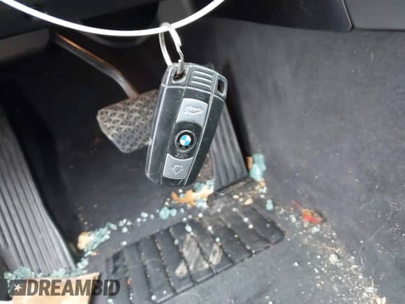 2011 BMW 3 Series 328i xDrive with VIN WBAPK7C55BA821131, listed as a IAAI auction lot 43420047 with 174,848 mi miles and . Bid and sale history available at DreamBid. Image 11.