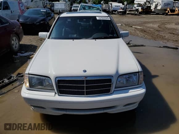 1999 Mercedes-Benz C 230/260/280/320 z VIN WDBHA24G3XA757741, wystawiony jako Copart lot #62602045 z przebiegiem 85 928 mil mil oraz Czysty tytuł • Clean title. Historia ofert i sprzedaży dostępna na DreamBid. Obrazek 5.