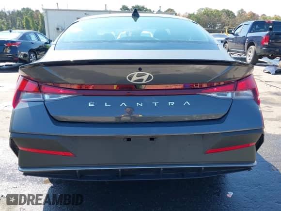 2025 Hyundai Elantra SEL Sport with VIN KMHLM4DG4SU932449, listed as a IAAI auction lot 43136852 with 6,275 mi miles and . Bid and sale history available at DreamBid. Image 16.