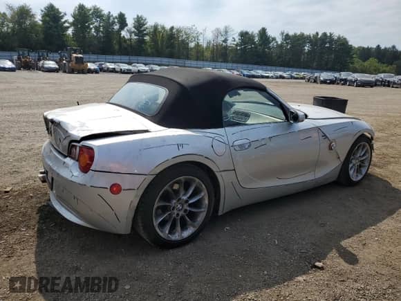 2003 BMW Z4 2.5i z VIN 4USBT33453LR61738, wystawiony jako Copart lot #80676185 z przebiegiem 95 107 mil mil oraz Szkoda całkowita • Salvage title. Historia ofert i sprzedaży dostępna na DreamBid. Obrazek 3.