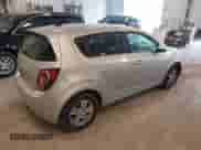 2013 Chevrolet Sonic LT с VIN 1G1JC6SB3D4142461, выставлен на аукционе IAAI как лот 42641521 с пробегом 101 793 миль миль и . История ставок и продаж доступна на DreamBid. Изображение 4.