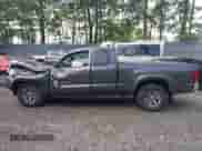 2018 Toyota Tacoma SR5 z VIN 5TFSZ5AN8JX150016, wystawiony jako IAAI lot #42427452 z przebiegiem 22 374 mil mil oraz . Historia ofert i sprzedaży dostępna na DreamBid. Obrazek 14.