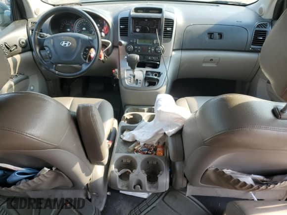 2008 Hyundai Entourage GLS with VIN KNDMC233X86054506, listed as a Copart auction lot 54936245 with 240,195 mi miles and Salvage title. Bid and sale history available at DreamBid. Image 8.