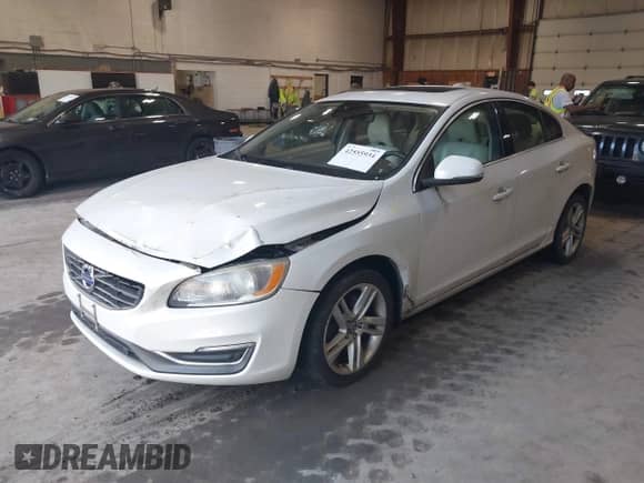 2015 Volvo S60 T5 Premier с VIN YV1612TKXF1348479, выставлен на аукционе IAAI как лот 42555934 с пробегом 138 062 миль миль и . История ставок и продаж доступна на DreamBid. Изображение 2.