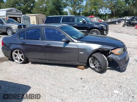 2007 BMW 3 Series 328i z VIN WBAVA33587KX81194, wystawiony jako IAAI lot #43087942 z przebiegiem 168 267 mil mil oraz . Historia ofert i sprzedaży dostępna na DreamBid. Obrazek 13.