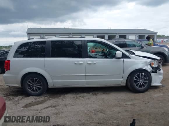 2017 Dodge Grand Caravan SXT z VIN 2C4RDGCG9HR808622, wystawiony jako IAAI lot #43054240 z przebiegiem 195 569 mil mil oraz . Historia ofert i sprzedaży dostępna na DreamBid. Obrazek 13.