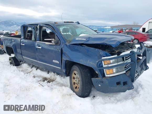 2015 Chevrolet Silverado 2500HD High Country z VIN 1GC1KXE82FF602717, wystawiony jako IAAI lot #41523133 z przebiegiem 146 080 mil mil oraz . Historia ofert i sprzedaży dostępna na DreamBid. Obrazek 1.