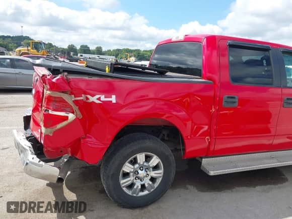 2014 Ford F-150 Lariat z VIN 1FTFW1EFXEKD11829, wystawiony jako IAAI lot #43044969 z przebiegiem 158 523 mil mil oraz . Historia ofert i sprzedaży dostępna na DreamBid. Obrazek 18.