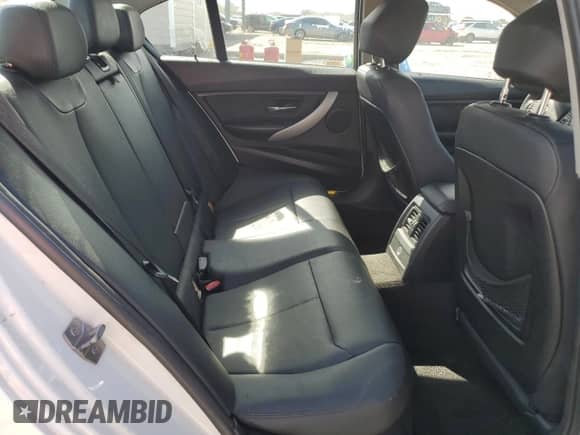 2013 BMW 3 Series 328i с VIN WBA3A5G52DNP22021, выставлен на аукционе Copart как лот 84760435 с пробегом 228 225 миль миль и Списание • Salvage title. История ставок и продаж доступна на DreamBid. Изображение 10.