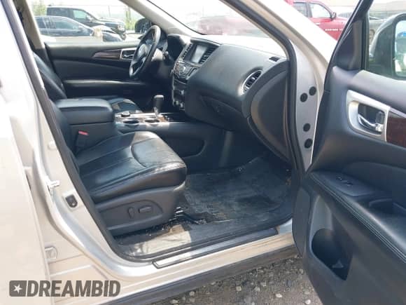 2014 Nissan Pathfinder SV with VIN 5N1AR2MM6EC708435, listed as a IAAI auction lot 42848222 with 183,269 mi miles and . Bid and sale history available at DreamBid. Image 5.