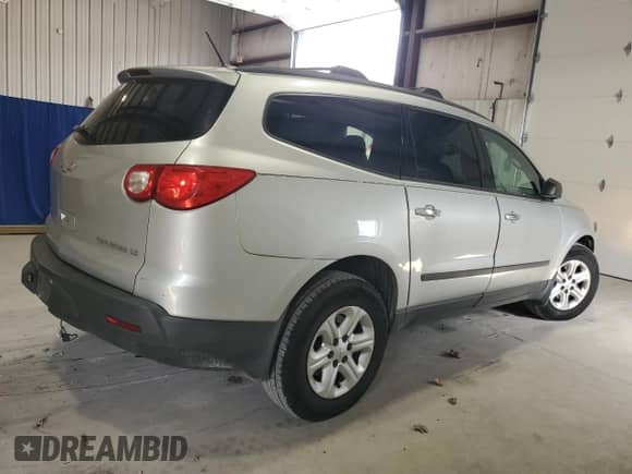 2011 Chevrolet Traverse LS with VIN 1GNKVFED7BJ141516, listed as a Copart auction lot 81250945 with 211,271 mi miles and Clean title. Bid and sale history available at DreamBid. Image 3.