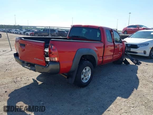 2013 Toyota Tacoma PreRunner z VIN 5TFTX4GN8DX024562, wystawiony jako IAAI lot #43123856 z przebiegiem Nie podano mil oraz . Historia ofert i sprzedaży dostępna na DreamBid. Obrazek 4.