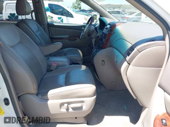 2005 Toyota Sienna XLE z VIN 5TDZA22C85S359348, wystawiony jako IAAI lot #42640899 z przebiegiem 185 773 mil mil oraz . Historia ofert i sprzedaży dostępna na DreamBid. Obrazek 5.