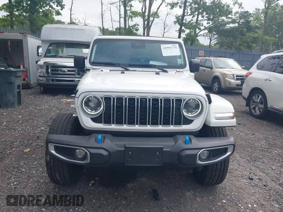 2024 Jeep Wrangler Sahara with VIN 1C4RJXP61RW193907, listed as a IAAI auction lot 42591776 with 11,874 mi miles and . Bid and sale history available at DreamBid. Image 12.