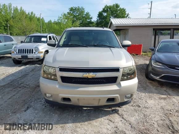 2007 Chevrolet Suburban LTZ z VIN 3GNFC16027G165110, wystawiony jako IAAI lot #42120542 z przebiegiem 270 223 mil mil oraz . Historia ofert i sprzedaży dostępna na DreamBid. Obrazek 6.