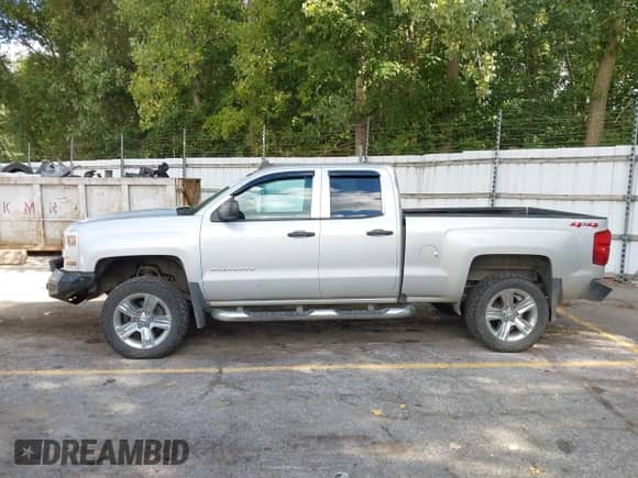 2018 Chevrolet Silverado 1500 Custom with VIN 1GCVKPEHXJZ206642, listed as a IAAI auction lot 43071756 with 196,134 mi miles and . Bid and sale history available at DreamBid. Image 14.