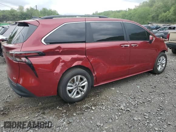 2025 Toyota Sienna XLE z VIN 5TDJSKFC9SS161197, wystawiony jako Copart lot #56936045 z przebiegiem 9 631 mil mil oraz Szkoda całkowita • Salvage title. Historia ofert i sprzedaży dostępna na DreamBid. Obrazek 3.