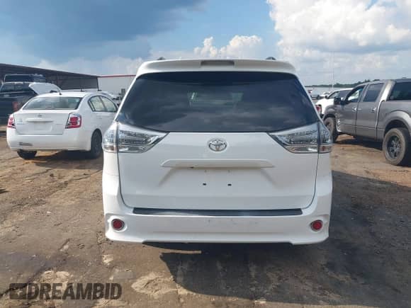 2017 Toyota Sienna SE z VIN 5TDXZ3DC0HS885822, wystawiony jako IAAI lot #42583164 z przebiegiem 70 079 mil mil oraz . Historia ofert i sprzedaży dostępna na DreamBid. Obrazek 16.