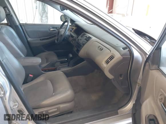 2001 Honda Accord EX z VIN 1HGCG165X1A007049, wystawiony jako IAAI lot #42721236 z przebiegiem 188 243 mil mil oraz . Historia ofert i sprzedaży dostępna na DreamBid. Obrazek 5.