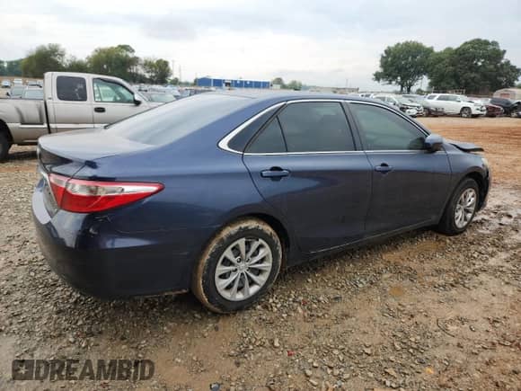 2015 Toyota Camry LE z VIN 4T1BF1FK0FU876828, wystawiony jako Copart lot #81710055 z przebiegiem 217 059 mil mil oraz Szkoda całkowita • Salvage title. Historia ofert i sprzedaży dostępna na DreamBid. Obrazek 3.