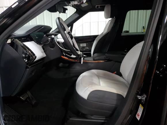 2025 Land Rover Range Rover Sport Autobiography with VIN SAL119E94SA450365, listed as a Copart auction lot 60019125 with 2,488 mi miles and Salvage title. Bid and sale history available at DreamBid. Image 7.