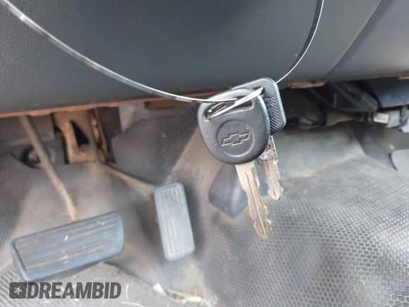 2001 Chevrolet Silverado 1500 с VIN 1GCEC14V91E184724, выставлен на аукционе IAAI как лот 42492877 с пробегом 130 000 миль миль и . История ставок и продаж доступна на DreamBid. Изображение 11.