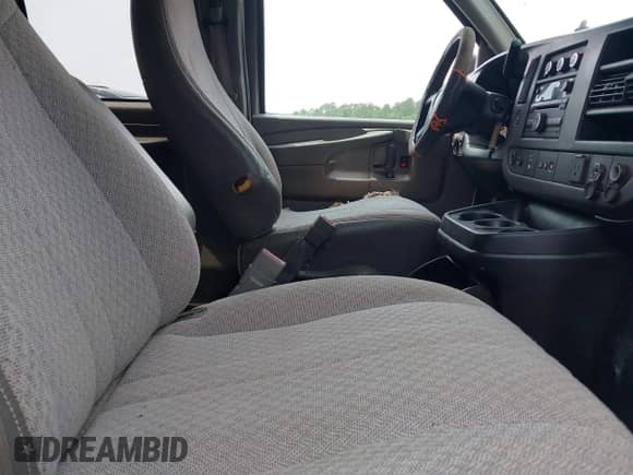 2015 Chevrolet Express Passenger LT с VIN 1GAZG1FG6F1105893, выставлен на аукционе IAAI как лот 42409853 с пробегом 216 887 миль миль и . История ставок и продаж доступна на DreamBid. Изображение 5.