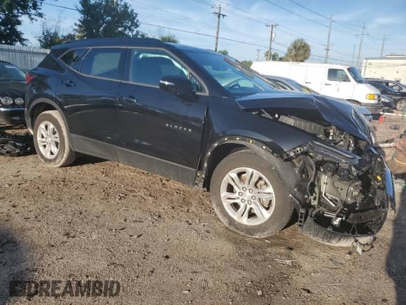 2019 Chevrolet Blazer z VIN 3GNKBBRA6KS583168, wystawiony jako Copart lot #42562645 z przebiegiem 32 488 mil mil oraz Nie do naprawy • Non repairable. Historia ofert i sprzedaży dostępna na DreamBid. Obrazek 4.