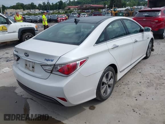 2011 Hyundai Sonata Hybrid z VIN KMHEC4A49BA007351, wystawiony jako IAAI lot #42969363 z przebiegiem 112 024 mil mil oraz . Historia ofert i sprzedaży dostępna na DreamBid. Obrazek 4.