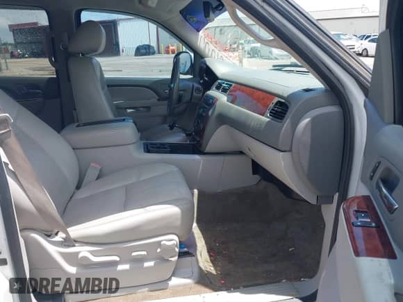 2013 Chevrolet Tahoe LT с VIN 1GNSCBE07DR375705, выставлен на аукционе IAAI как лот 42692809 с пробегом 269 569 миль миль и . История ставок и продаж доступна на DreamBid. Изображение 5.