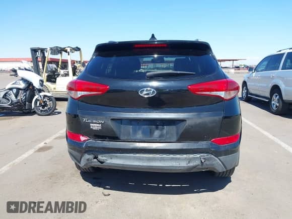 2017 Hyundai Tucson SE with VIN KM8J33A49HU528764, listed as a IAAI auction lot 43330824 with 124,630 mi miles and . Bid and sale history available at DreamBid. Image 6.