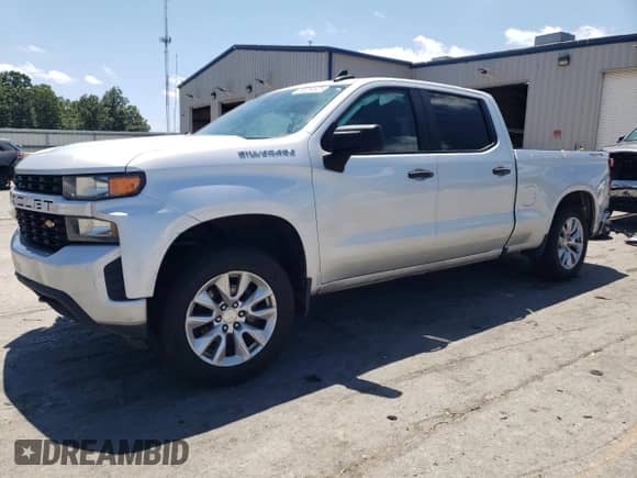 2020 Chevrolet Silverado 1500 Custom z VIN 3GCPYBEHXLG246779, wystawiony jako Copart lot #65254825 z przebiegiem 132 664 mil mil oraz Szkoda całkowita • Salvage title. Historia ofert i sprzedaży dostępna na DreamBid. Obrazek 1.