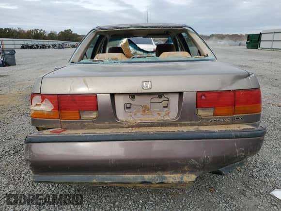 1993 Honda Accord LX с VIN 1HGCB7551PA000969, выставлен на аукционе Copart как лот 78876294 с пробегом 281 594 миль миль и Списание • Salvage title. История ставок и продаж доступна на DreamBid. Изображение 6.