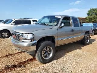 2002 GMC Sierra 1500 SLE z VIN 2GTEK19TX21244121, wystawiony jako Copart lot #63050985 z przebiegiem 217 090 mil mil oraz Szkoda całkowita • Salvage title. Historia ofert i sprzedaży dostępna na DreamBid. Obrazek 1.
