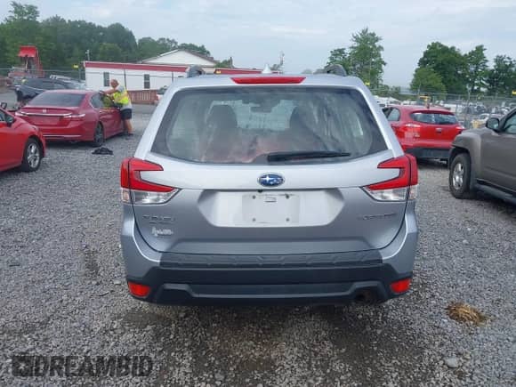 2021 Subaru Forester z VIN JF2SKADC3MH477219, wystawiony jako IAAI lot #42663112 z przebiegiem 64 989 mil mil oraz . Historia ofert i sprzedaży dostępna na DreamBid. Obrazek 17.