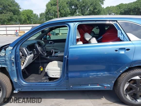 2025 Kia Sorento SX Prestige with VIN KNDRKDJG0S5326195, listed as a IAAI auction lot 42029573 with 4,296 mi miles and . Bid and sale history available at DreamBid. Image 15.