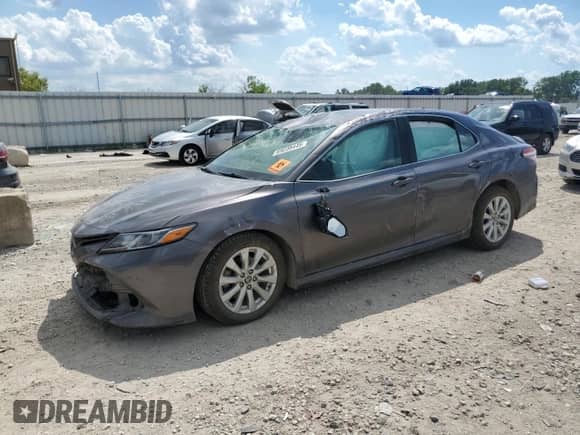 2020 Toyota Camry LE с VIN 4T1C11AK1LU399560, выставлен на аукционе Copart как лот 69238445 с пробегом 160 264 миль миль и Списание • Salvage title. История ставок и продаж доступна на DreamBid. Изображение 1.