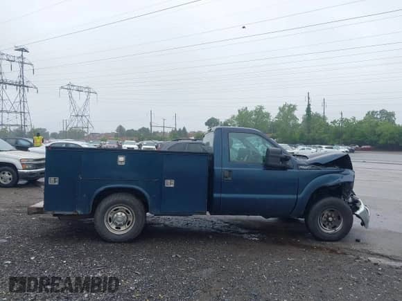 2011 Ford F-250 XL с VIN 1FDBF2A60BEB69927, выставлен на аукционе IAAI как лот 42373176 с пробегом 301 767 миль миль и . История ставок и продаж доступна на DreamBid. Изображение 13.
