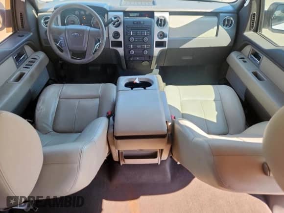 2009 Ford F-150 XL z VIN 1FTRW12899FA05786, wystawiony jako Copart lot #71278285 z przebiegiem 101 047 mil mil oraz Czysty tytuł • Clean title. Historia ofert i sprzedaży dostępna na DreamBid. Obrazek 8.