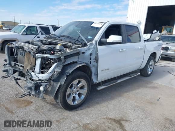 2021 Ram 1500 Big Horn z VIN 1C6SRFFT5MN650476, wystawiony jako IAAI lot #41229878 z przebiegiem 107 980 mil mil oraz . Historia ofert i sprzedaży dostępna na DreamBid. Obrazek 17.